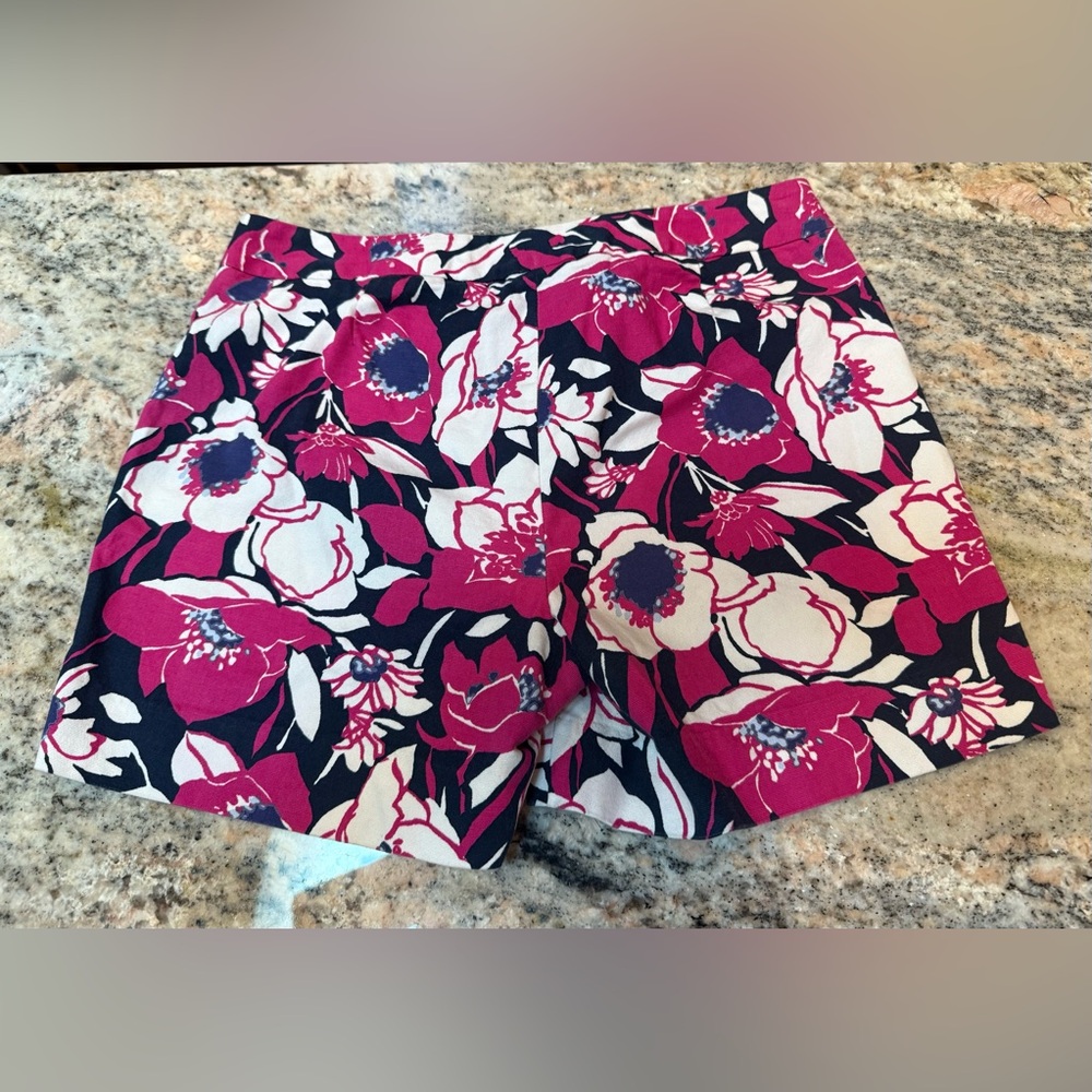 Talbots Floral Print Short in Pink and Black. Size 8P. EUC